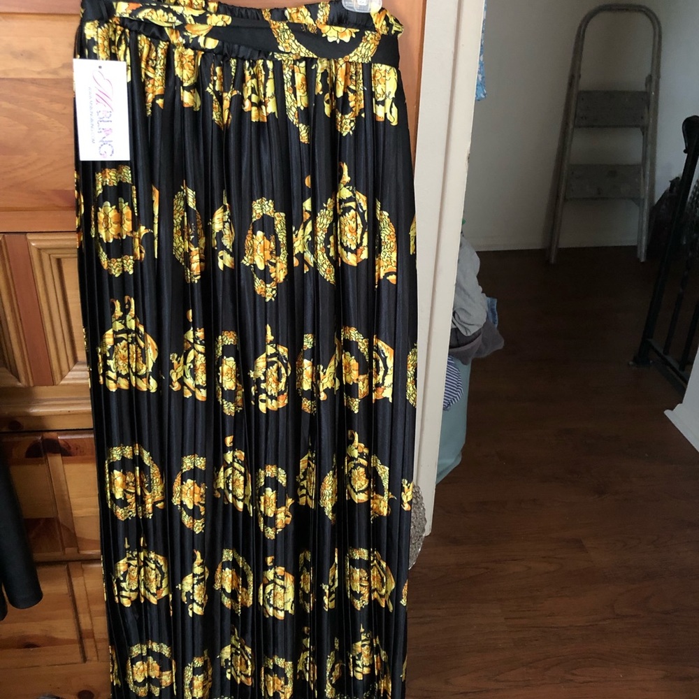 Ms bling long beautiful pleated skirt - Picture 3 of 5
